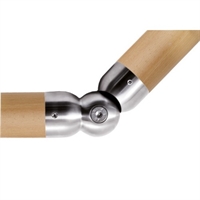 Monteret eksempel Rustfri Rør-Fitting Fleksibel forbinder Ø 45 mm, slebet overflade til Crosinox Woodline Trægelænder. Vare nr. E6070 Materiale AISI316  